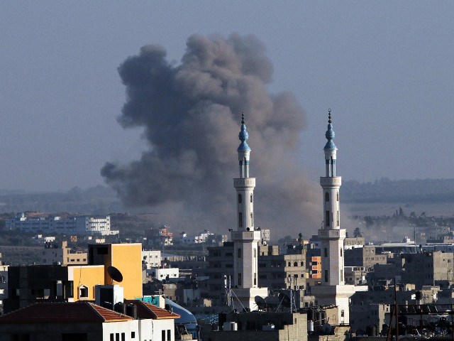 Израиль принял решение ввести сегодня режим прекращения огня на большей части территории сектора Газа