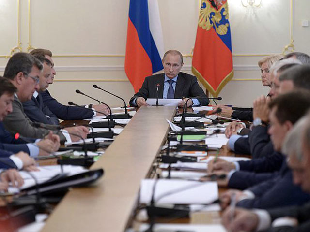 Путин и Сечин договорились по налоговому маневру
