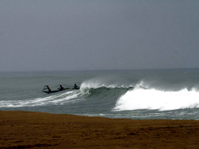 В ночь на 3 августа в Бенгальском заливе была потеряна связь с 40 рыбацкими траулерами, на борту которых находились около 640 человек