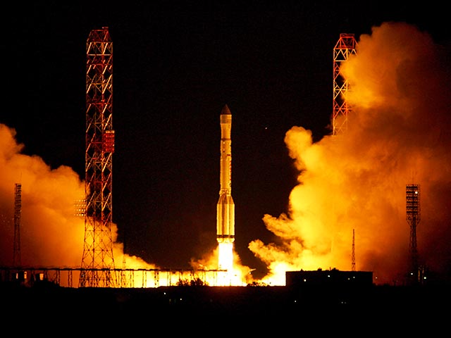 Американская фирма International Launch Services (ILS), которая является подразделением российского Государственного космического научно-производственного центра имени Хруничева, сократит количество ежегодных запусков ракет в космос в два раза