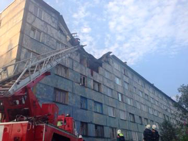 В Мурманске взорвался дом, под завалами нашли одного живого человека