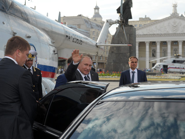 Во время визита президента России Владимира Путина в Воронеж были задержаны несколько активистов, которые вышли на одиночные пикеты с требование прекратить добычу цветных металлов на Черноземье