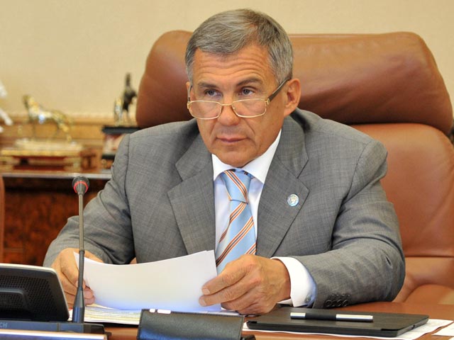 Глава Татарстана оправдал действия полиции, раздевавшей болельщиц на стадионе