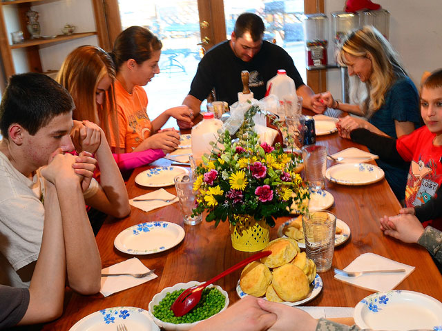 Посетители кафе в Северной Каролине получают 15-процентную скидку, если молятся перед едой