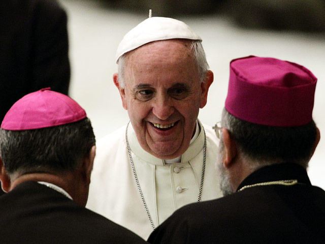 Папа Римский Франциск призвал юных католиков не тратить понапрасну время, проводя его в интернете, в чатах на смартфонах или уставившись в телевизор