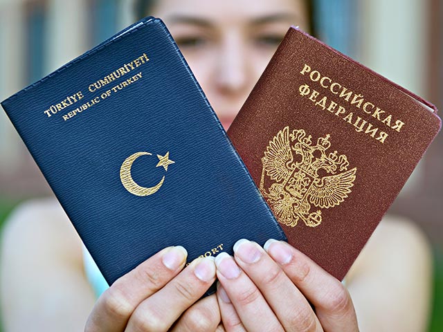 Уведомление о втором гражданстве в ФМС будут принимать не два месяца, а полтора: две недели россиянам дали на то, чтобы "собраться с духом"