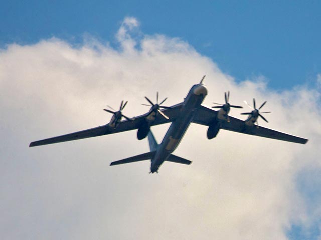 Среди российских стратегических самолетов были замечены тяжелые бомбардировщики Ту-95МС, дальний противолодочный самолет Ту-142М и самолет радиоэлектронной разведки Ил-20