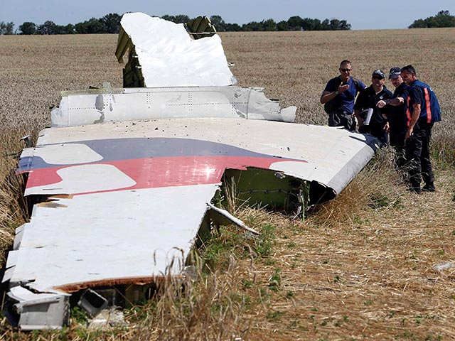 Пока идет международное расследование катастрофы, произошедшей в небе на Украиной с малайзийским Boeing 777, появляются различные версии, основанные на точках зрения тех или иных экспертов