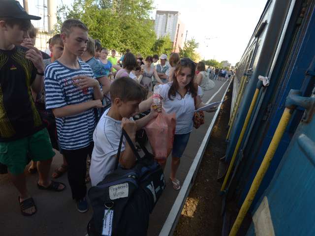 Вместе с сопровождавшими их взрослыми дети следовали на отдых в Евпаторию транзитом через Москву. Дети и сопровождающие их взрослые были доставлены в городские больницы Москвы.
