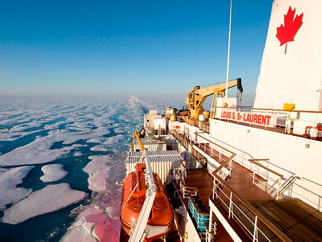Канада направила два ледокола в Северный Ледовитый океан с целью сбора научных данных в поддержку своей заявки о расширении своей экономической зоны