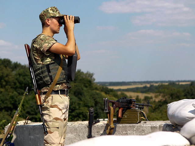 Украинский военнослужащий в Донецкой области. 2 августа 2014 года