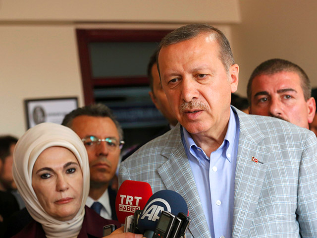 Премьер Турции Тайип Эрдоган близок к победе на первых прямых выборах президента