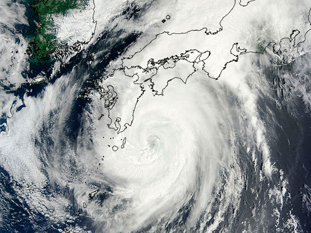 В Японии тайфун "Халонг" унес жизни десяти человек, двое пропали без вести
