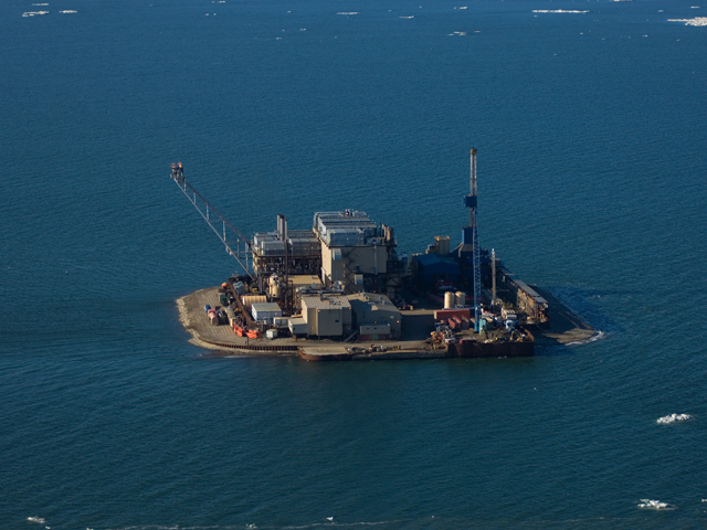 9 августа американский нефтяной гигант ExxonMobil начал разведочное бурение на российском участке арктического шельфа