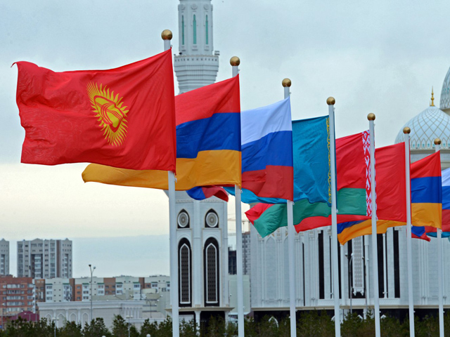 Киргизия рассчитывает до конца года присоединиться к Таможенному союзу и Евразийскому экономическому союзу (ЕАЭС) России, Белоруссии и Казахстана.