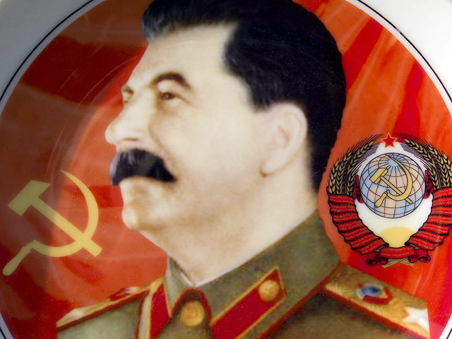 В селе Акура Телавского района на востоке Грузии неизвестные установили бюст Иосифа Сталина