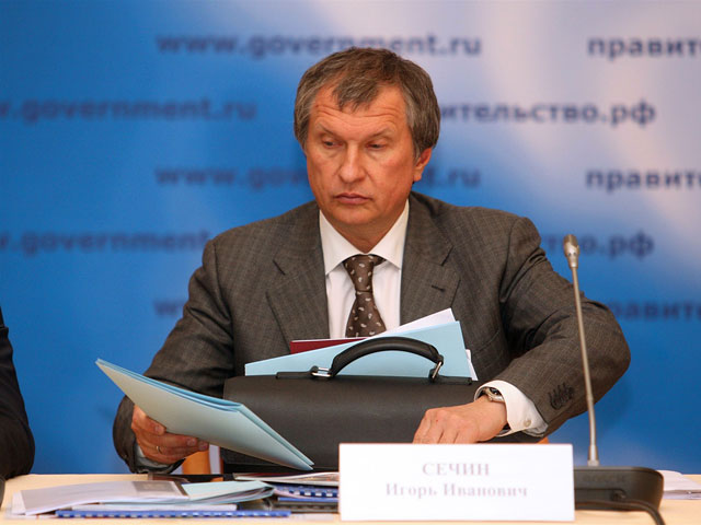Сечин просит одолжить "Роснефти" 1,5 трлн рублей из фонда национального благосостояния