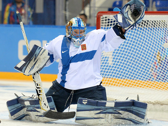 Голкипер женской сборной Финляндии по хоккею Ноора Рятю дебютировала в товарищеском матче за мужскую команду