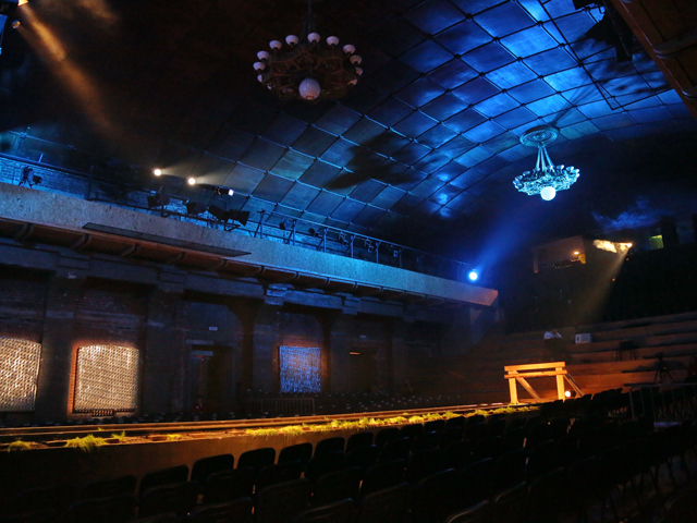Столичный "Гоголь-центр" под руководством Кирилла Серебренникова в пятницу открывает третий театральный сезон, который будет разбит на две части
