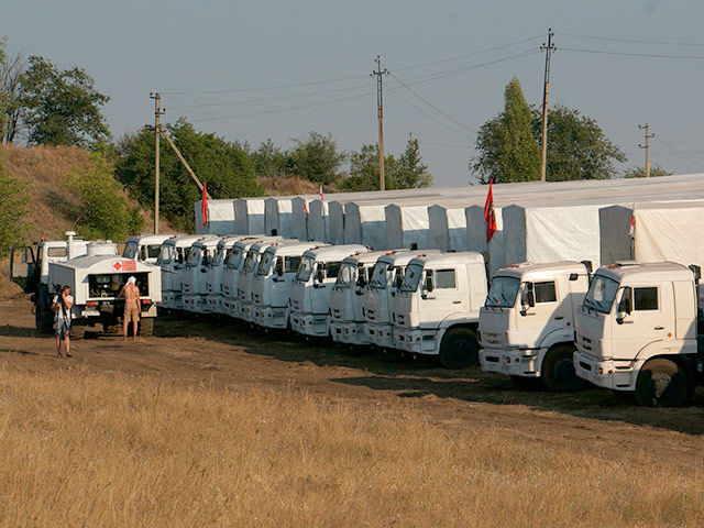 Вопрос о передаче Россией гуманитарной помощи Донбассу наконец согласован по итогам встречи в Берлине, и первые грузовики из гуманитарного конвоя уже покинули российский Донецк, где провели последние три дня, двинувшись в сторону границы