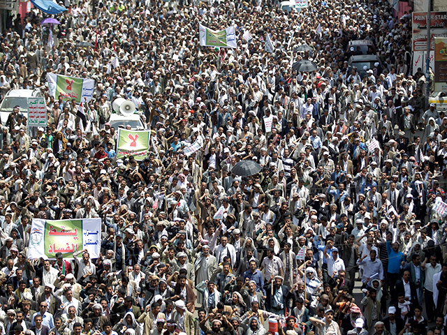 Шиитские мятежники - хоуситы - устроили крупную акцию протеста в столице Йемена Сане. По информации некоторых местных СМИ, в митинге приняли участие десятки тысяч человек