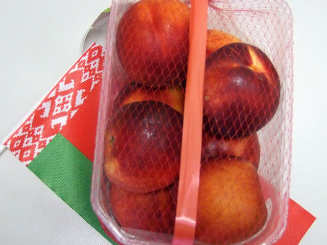 Россельхознадзор перехватил партии запрещенных продуктов: яблок, слив, персиков и томатов