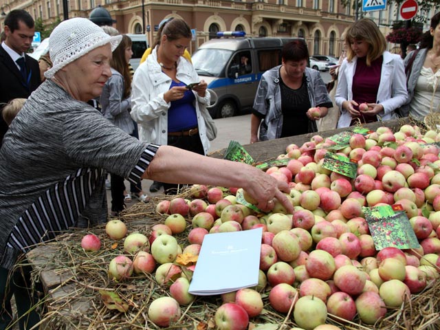 Православные христиане отмечают Преображение Господне, или "Яблочный спас"