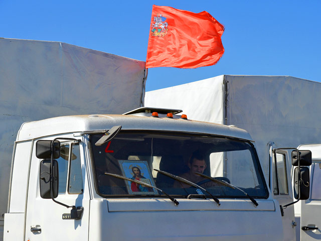 Четыре автомобиля КамАЗ из состава колонны гуманитарной помощи зашли на территорию таможенного контроля пункта пропуска "Донецк"