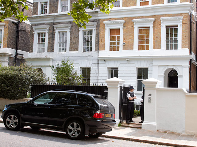 В Лондоне рядом с домом Эмми Уайнхаус поставят ей бронзовый памятник в натуральный рост