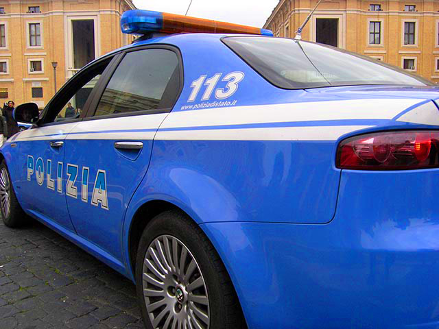Итальянская полиция задержала 42-летнего босса неаполитанской мафии "каморра" Альдо Джонту, когда он попытался покинуть страну