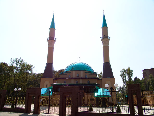 Мусульмане своими силами восстановят соборную мечеть Донецка "Ахать Джами", пострадавшую несколько дней назад в результате артобстрела