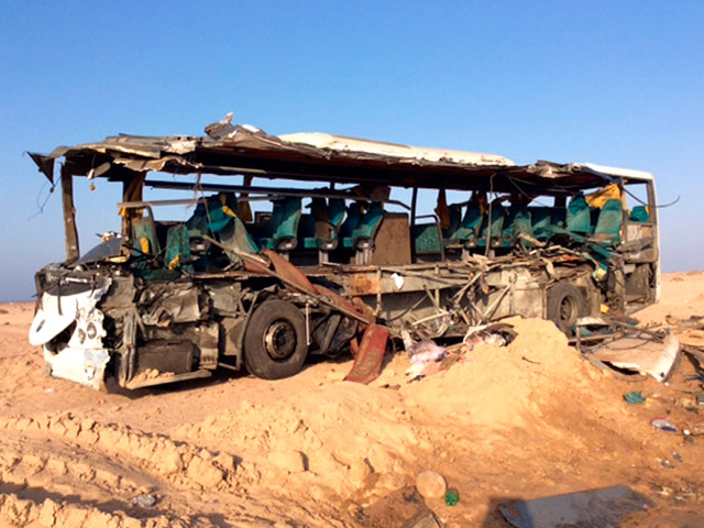 Два рейсовых автобуса столкнулись в ночь на 22 августа на пустынной трассе на юге Синайского полуострова в Египте. Один из автобусов перевернулся