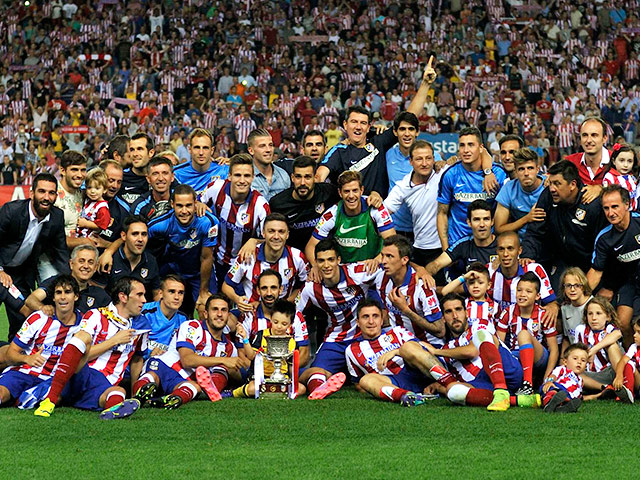 Мадридский "Атлетико" во второй раз в истории клуба стал обладателем Суперкубка Испании по футболу, одолев в двухматчевом споре за почетный трофей столичный "Реал"