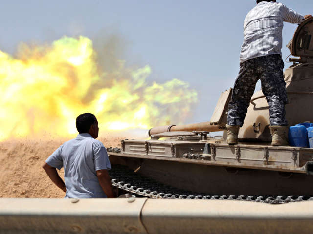 Бои за главную воздушную гавань Ливии ведутся с 13 июля между контролирующей его "Зинтанской бригадой", выступившей за опального генерала Халифу Хафтара, и исламистскими милициями в составе так называемого Центрального щита, в авангарде которого стоят гру