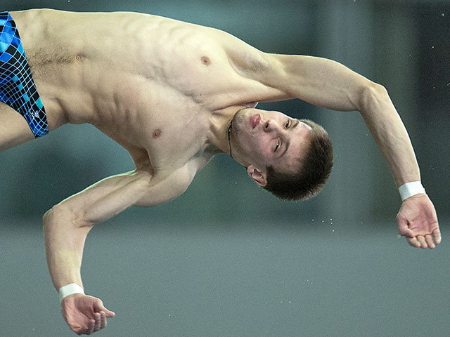 Россиянин Виктор Минибаев, получив от судей 586,10 балла, стал победителем в прыжках с вышки на чемпионате Европы по водным видам спорта, который проходит в Берлине