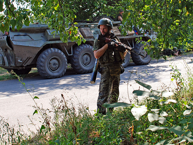 Донецкие сепаратисты объявили, что взяли в "котел" две большие группировки украинских войск общей численностью около 7000 человек
