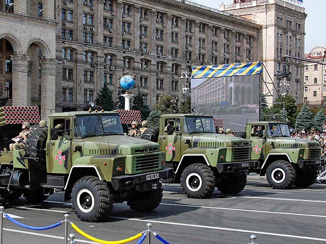 Военный парад, прошедший в Киеве в минувшее воскресенье по случаю 23-й годовщины независимости Украины, продемонстрировал намерения властей не урегулировать, а лишь углублять кризис