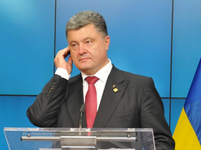 Украинский президент Петр Порошенко прекратил полномочия Верховной Рады. Об этом сам глава государства сообщил в Twitter