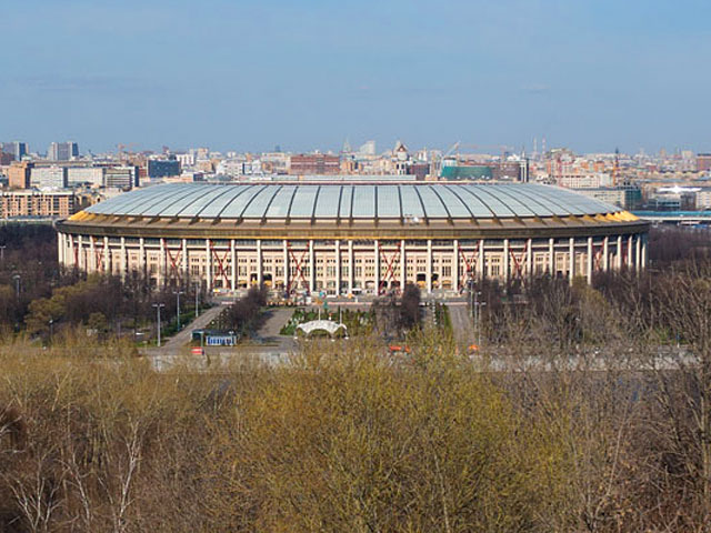 По итогам голосования в системе электронных референдумов столичного правительства "Активный гражданин" большинство москвичей выбрали для трибун стадиона "Лужники" бордовый цвет с золотыми вкраплениями