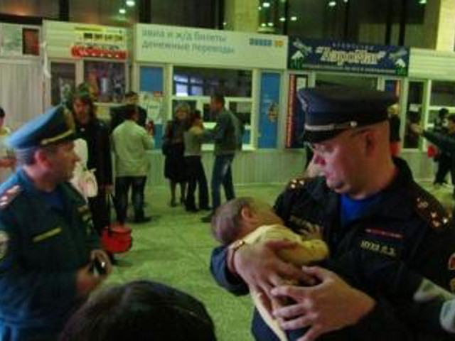 В аэропорт "Магадан" из Крыма "Боингом 777" доставлены около 200 украинских переселенцев, в том числе 35 детей