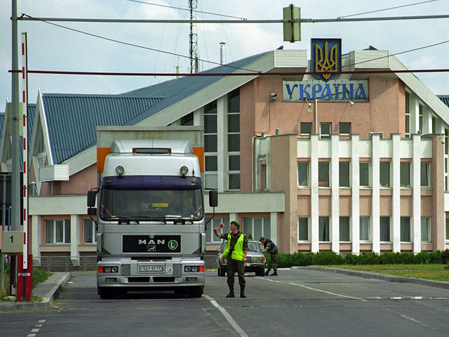 Польша отправила Киеву 320 тонн гуманитарной помощи, грузовики должны доставить ее до конца лета