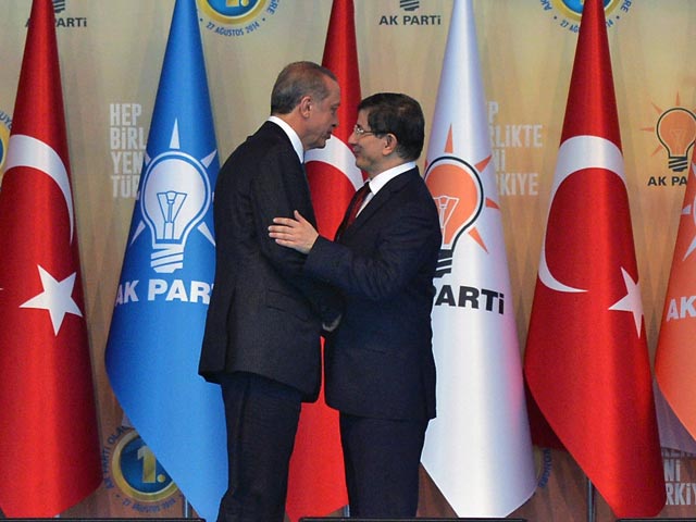 Глава турецкого МИД Ахмет Давутоглу сменил избранного президента Турции Реджепа Тайипа Эрдогана на посту лидера правящей Партии справедливости и развития