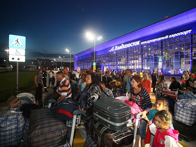 В международный аэропорт Владивостока прибыл самолет из Симферополя с 422 гражданами, вынужденно покинувшими Украину