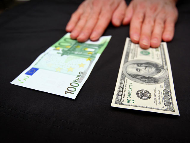 Угроза новых санкций довела курс доллара до 37 рублей
