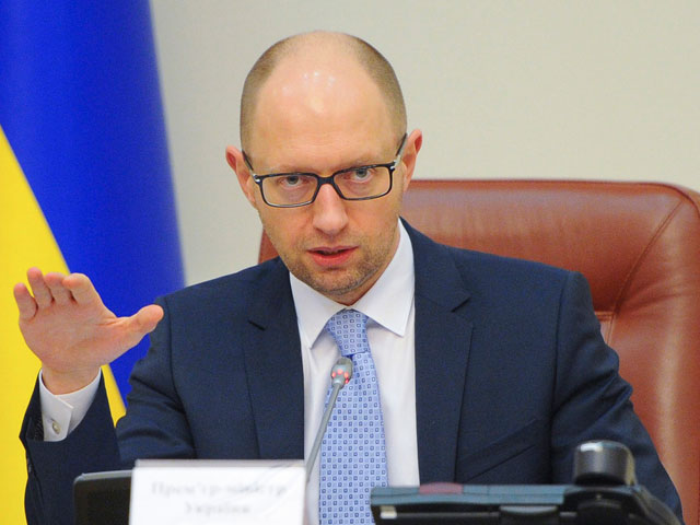 Яценюк внес законопроект об отмене внеблокового статуса Украины