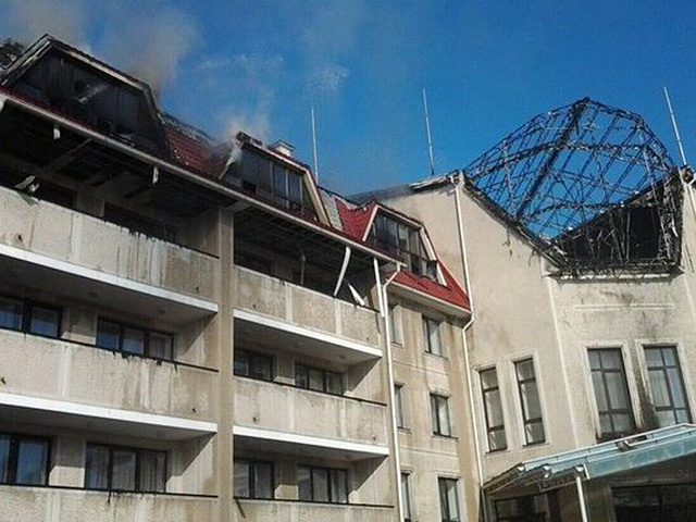 Спортивно-тренировочная база "Кирша" в Донецкой области, на которой базируется футбольный клуб "Шахтер", серьезна пострадала в результате обстрела