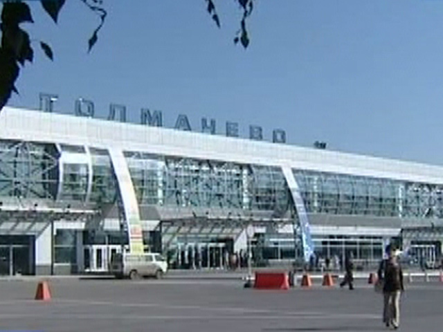 Самолет Ил-76 Министерства обороны РФ в воскресенье вернулся в аэропорт вылета Толмачево под Новосибирском
