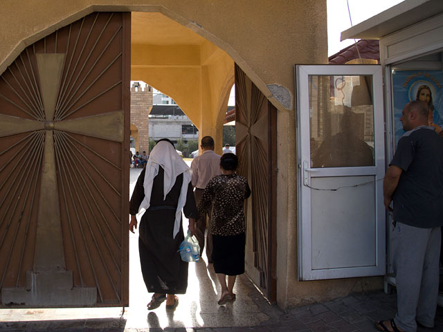 На севере Ирака христианские семьи возвращаются в родное селение