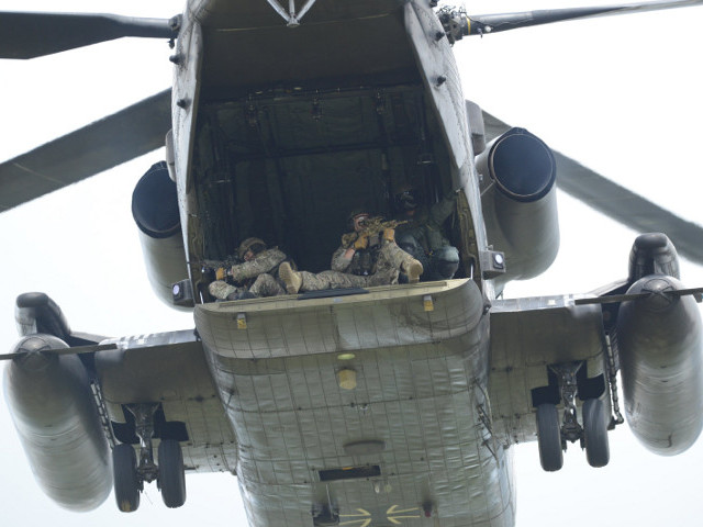 Американский военный вертолет CH-53E потерпел катастрофу в Аденском заливе