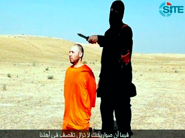 Родственники американского журналиста Стивена Сотлоффа считают, что видеозапись его убийства боевиками террористической группировки "Исламское государство", является подлинной